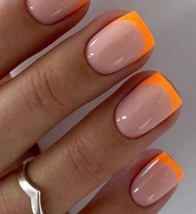 Модні варіанти нюдового манікюру на весну 2023 6