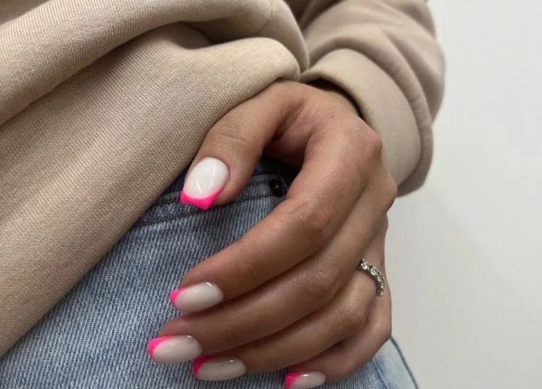 Модні варіанти нюдового манікюру на весну 2023 7