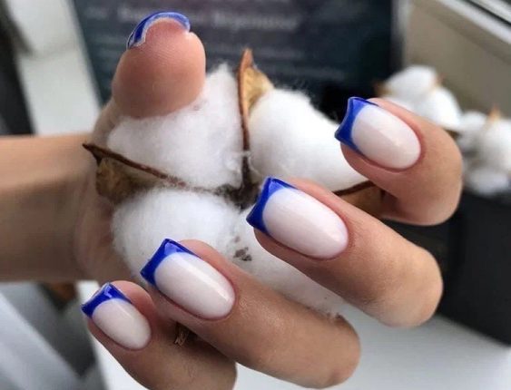 Модні варіанти нюдового манікюру на весну 2023 8